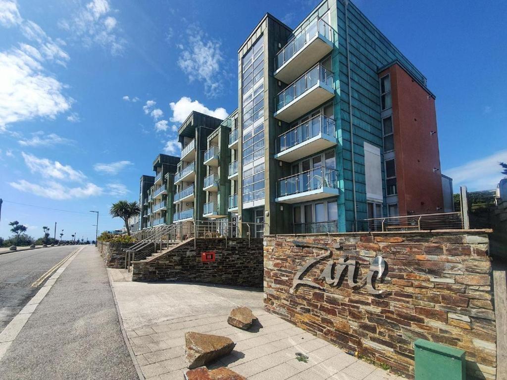 Apartment 100M From Fistral Beach- Underground Parking-Surf Shower & Locker- Sleeps 6 New Quay Zewnętrze zdjęcie