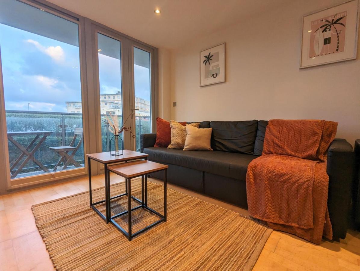 Apartment 100M From Fistral Beach- Underground Parking-Surf Shower & Locker- Sleeps 6 New Quay Zewnętrze zdjęcie