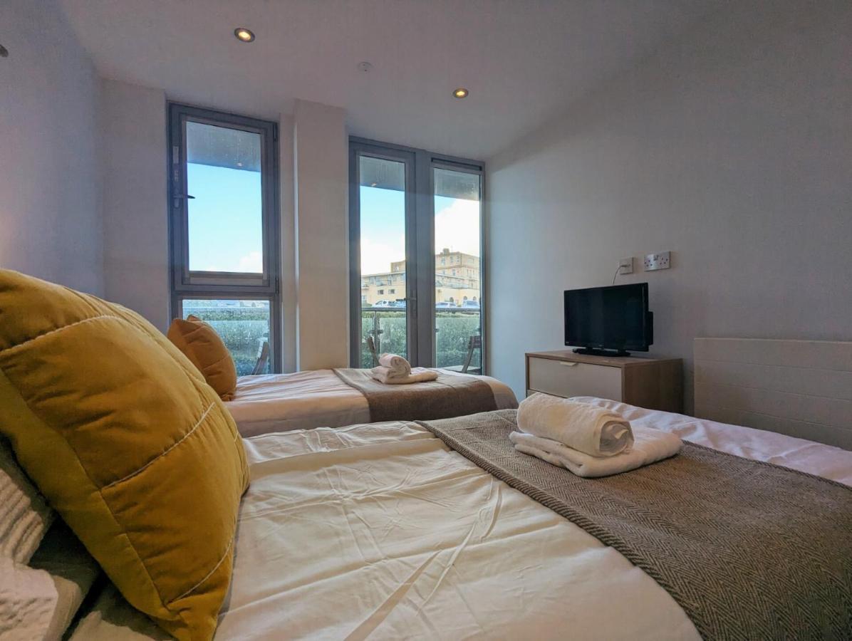 Apartment 100M From Fistral Beach- Underground Parking-Surf Shower & Locker- Sleeps 6 New Quay Zewnętrze zdjęcie