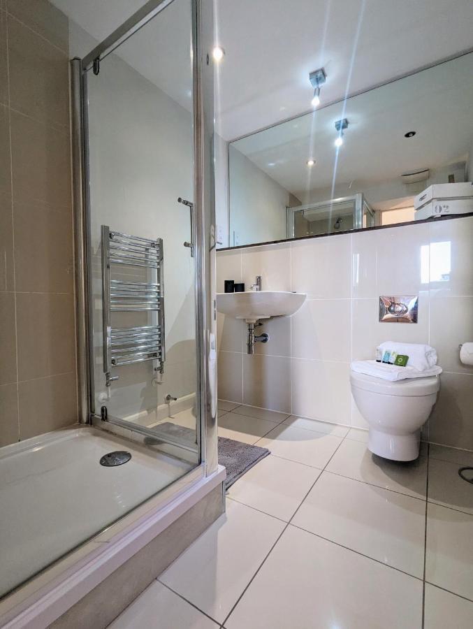 Apartment 100M From Fistral Beach- Underground Parking-Surf Shower & Locker- Sleeps 6 New Quay Zewnętrze zdjęcie