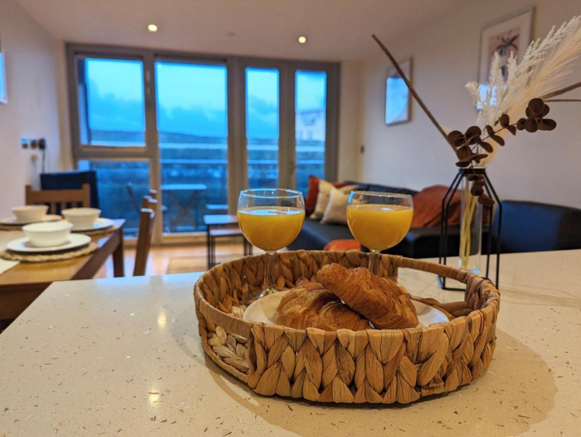 Apartment 100M From Fistral Beach- Underground Parking-Surf Shower & Locker- Sleeps 6 New Quay Zewnętrze zdjęcie