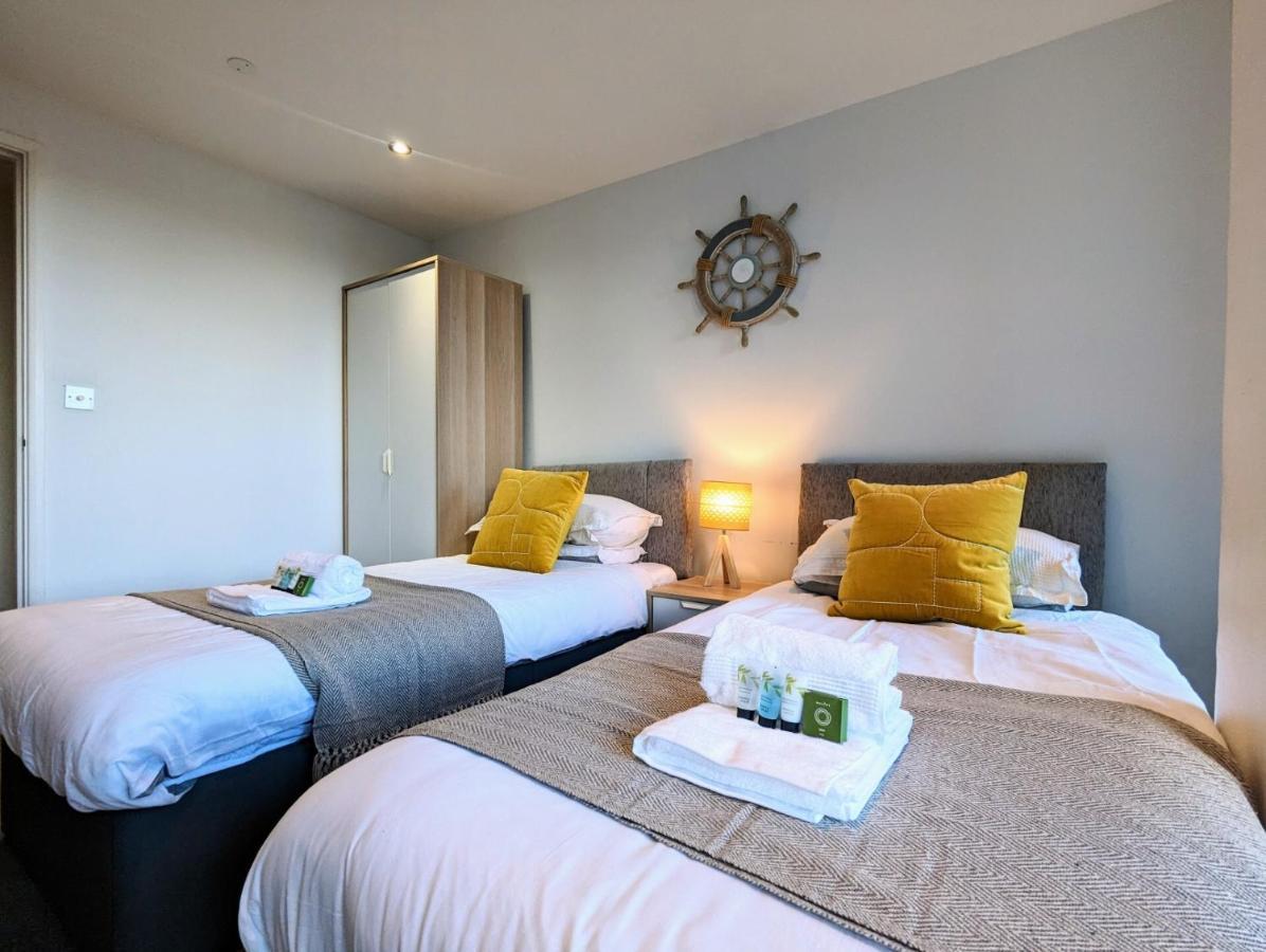 Apartment 100M From Fistral Beach- Underground Parking-Surf Shower & Locker- Sleeps 6 New Quay Zewnętrze zdjęcie