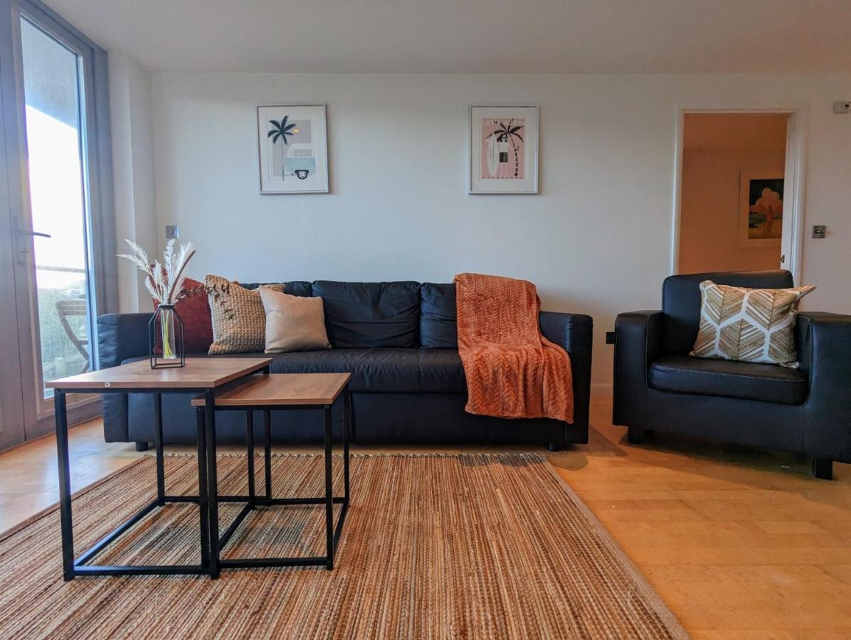 Apartment 100M From Fistral Beach- Underground Parking-Surf Shower & Locker- Sleeps 6 New Quay Zewnętrze zdjęcie