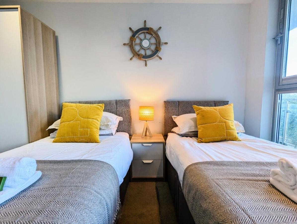 Apartment 100M From Fistral Beach- Underground Parking-Surf Shower & Locker- Sleeps 6 New Quay Zewnętrze zdjęcie