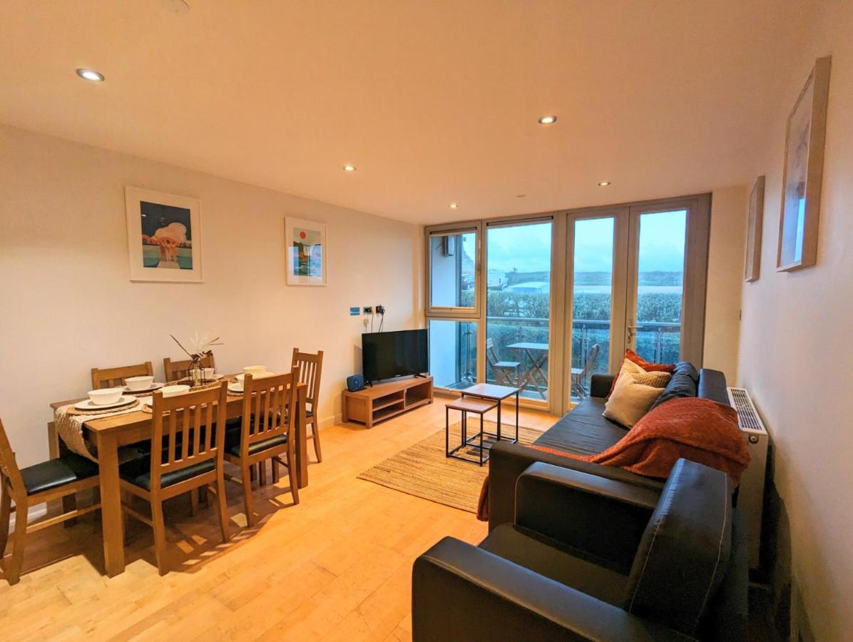 Apartment 100M From Fistral Beach- Underground Parking-Surf Shower & Locker- Sleeps 6 New Quay Zewnętrze zdjęcie